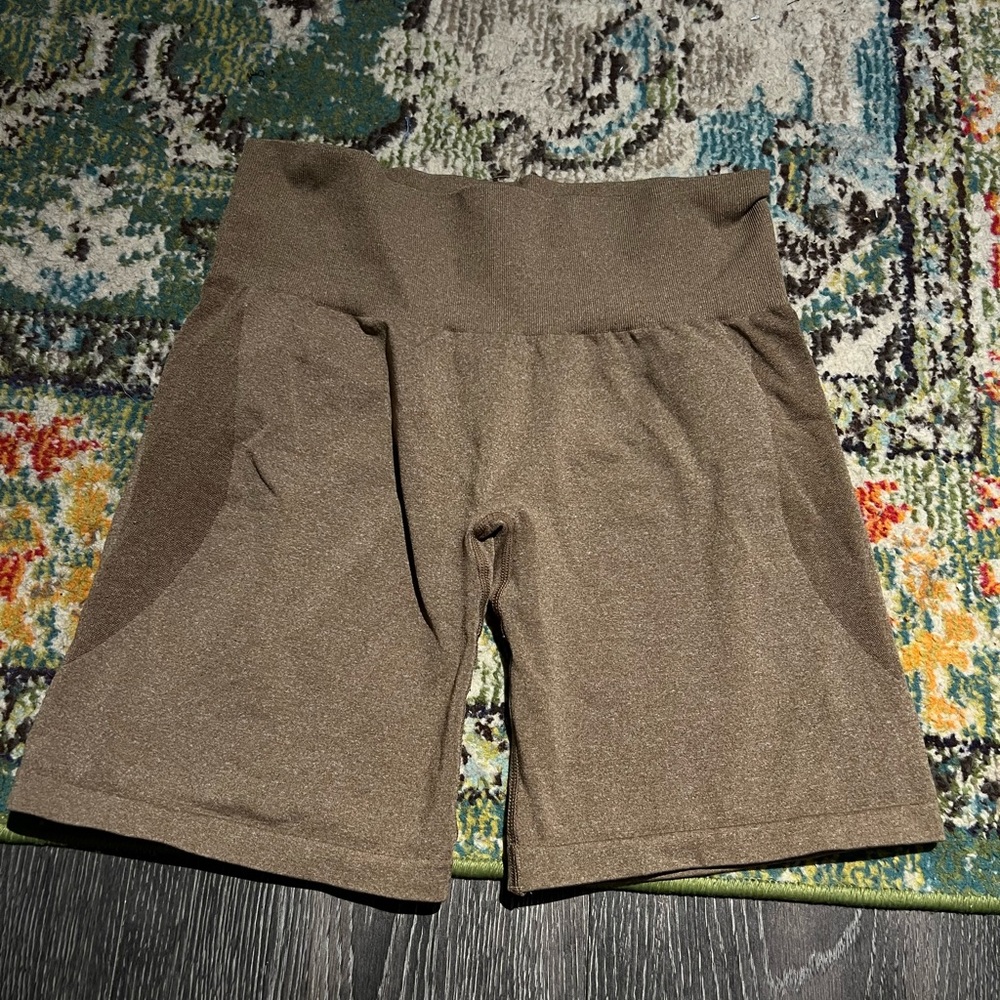 NVGTN brown contour shorts